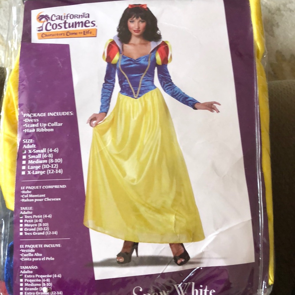 NWT Snow White Size 4-6 Adult Costume